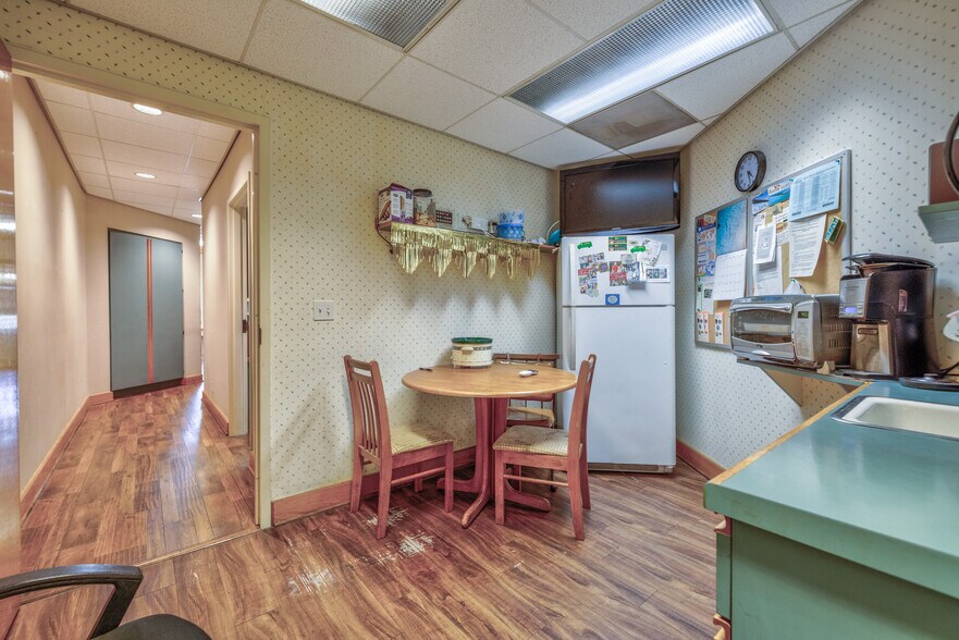 More Photos Of 16336 Whittier Blvd, Whittier Medical For Sale