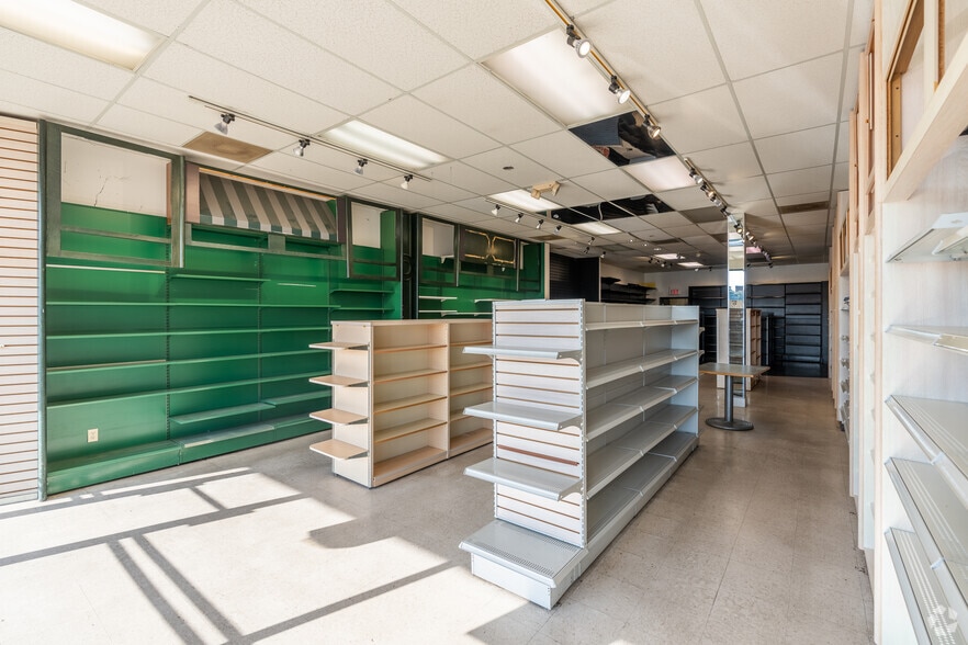 More Photos Of 901 N Polk St, DeSoto General Retail For Lease