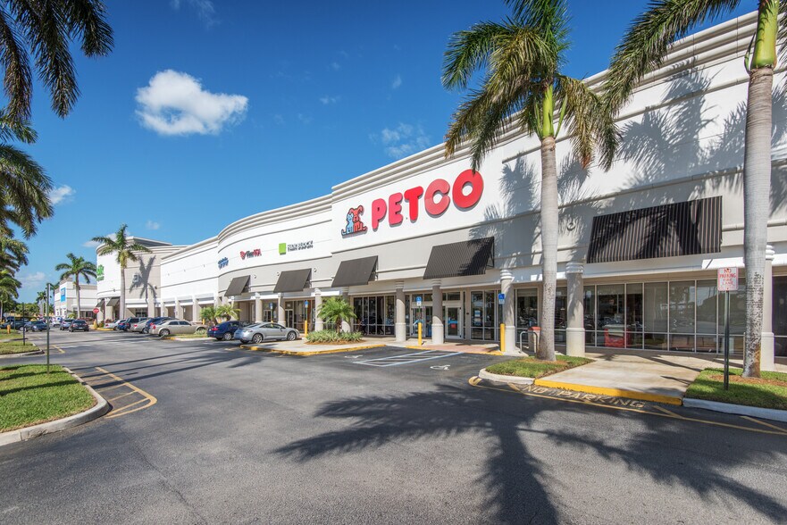 More Photos Of 969-1009 E Commercial Blvd, Oakland Park Unknown For Lease