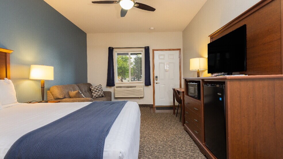 More Photos Of 102 Glenhaven Dr, Battle Lake Hospitality For Sale