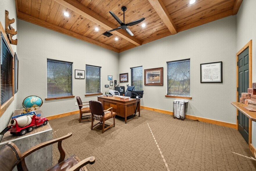 More Photos Of 255 W Princeton Dr, Princeton Flex For Lease