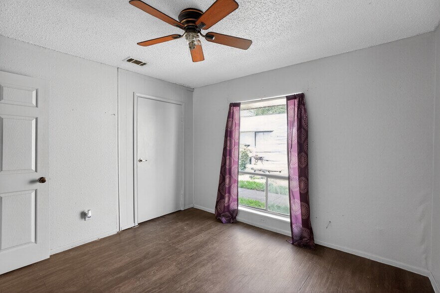 More Photos Of 1500 Park Ln, Georgetown Multifamily For Sale