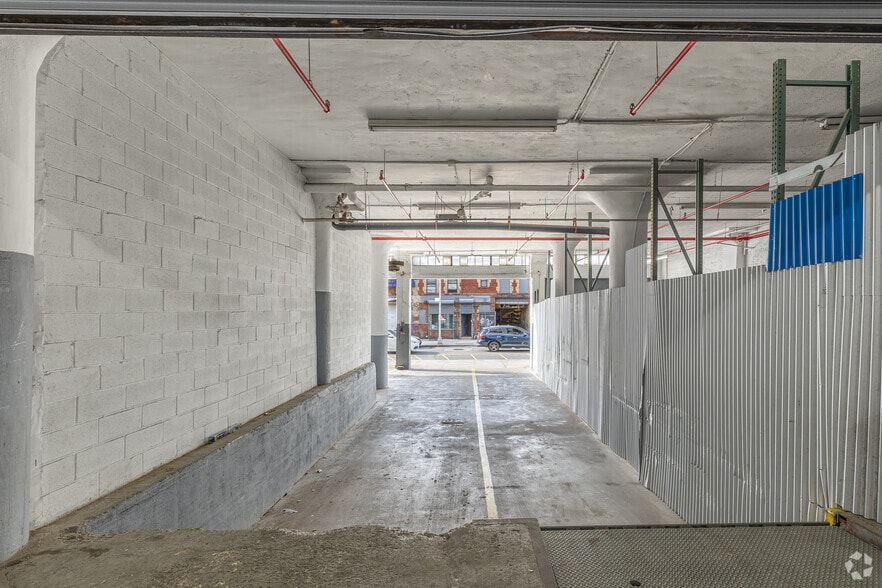 More Photos Of 59-00 Decatur St, Ridgewood Warehouse For Lease