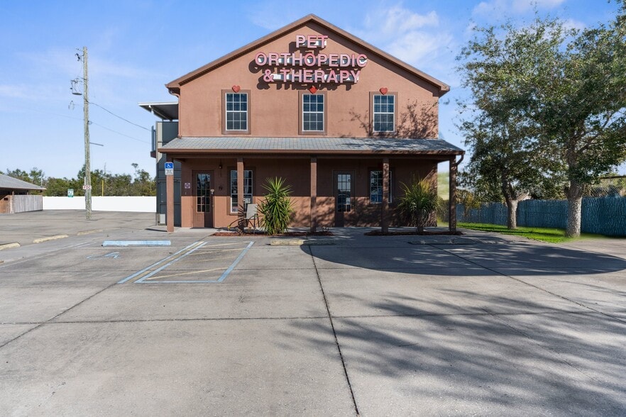 Primary Photo Of 7044 Commercial Way, Weeki Wachee Office For Sale