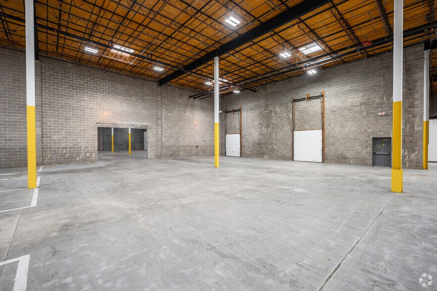 More Photos Of 6930 San Tomas Rd, Elkridge Warehouse For Lease