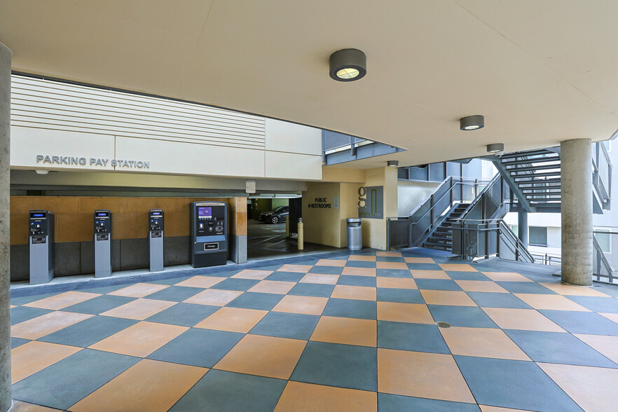 More Photos Of 15301 Ventura Blvd, Sherman Oaks Unknown For Lease