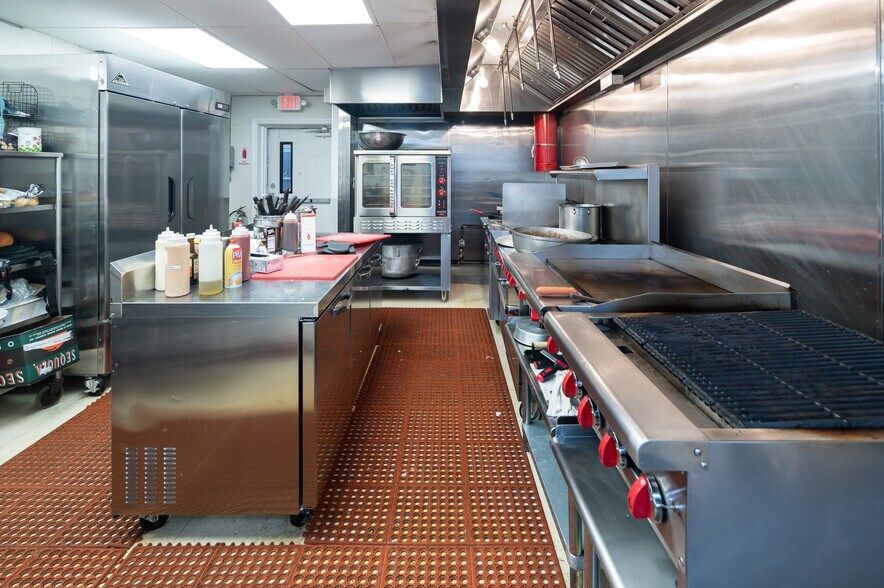 More Photos Of 524-526 Bedford Rd, Bedford Hills General Retail For Sale