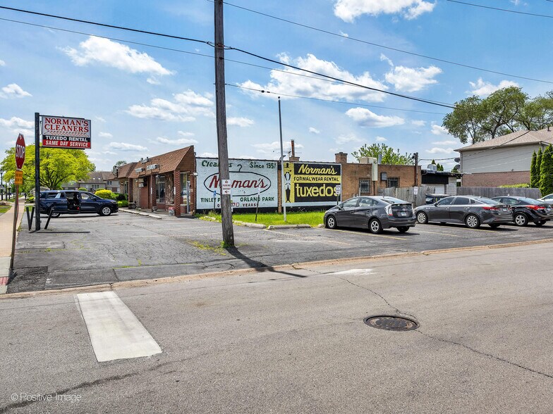 More Photos Of 17702 Oak Park Ave, Tinley Park Storefront Retail Office For Sale