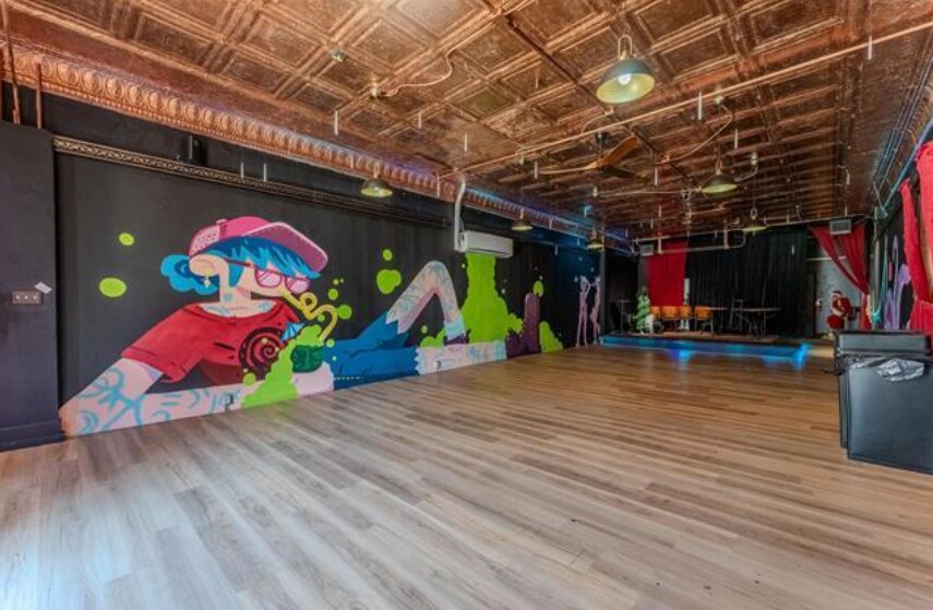 More Photos Of 178 S Wabash St, Wabash Storefront For Sale