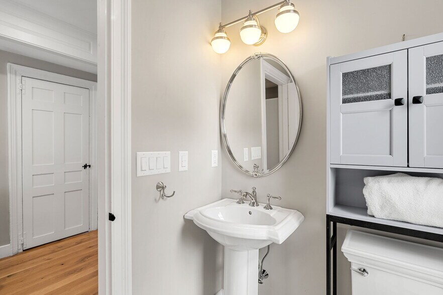 More Photos Of 314 Essex St, Salem Specialty For Sale