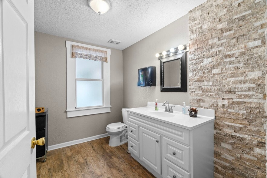 More Photos Of 6108 Arlington Rd, Jacksonville Office For Sale