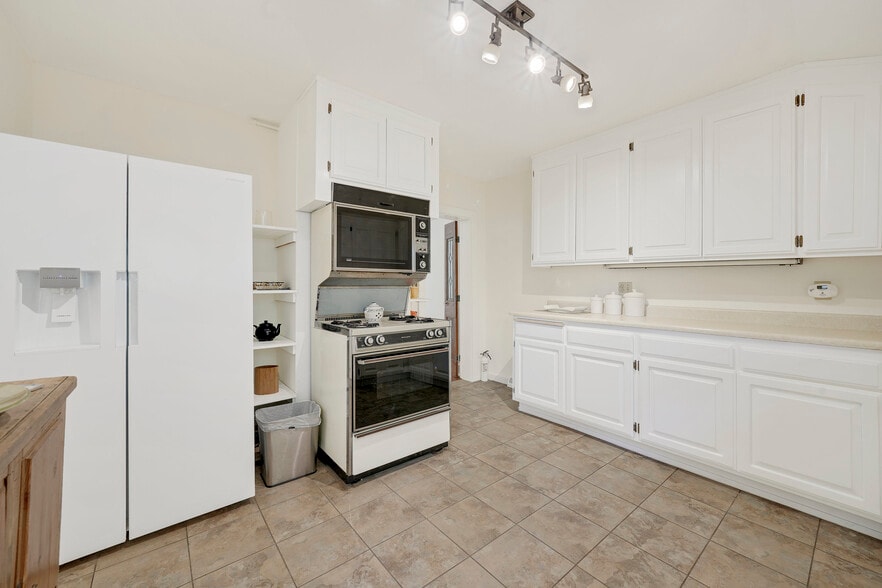 More Photos Of 1423-1425 Foothill, Calistoga Apartments For Sale