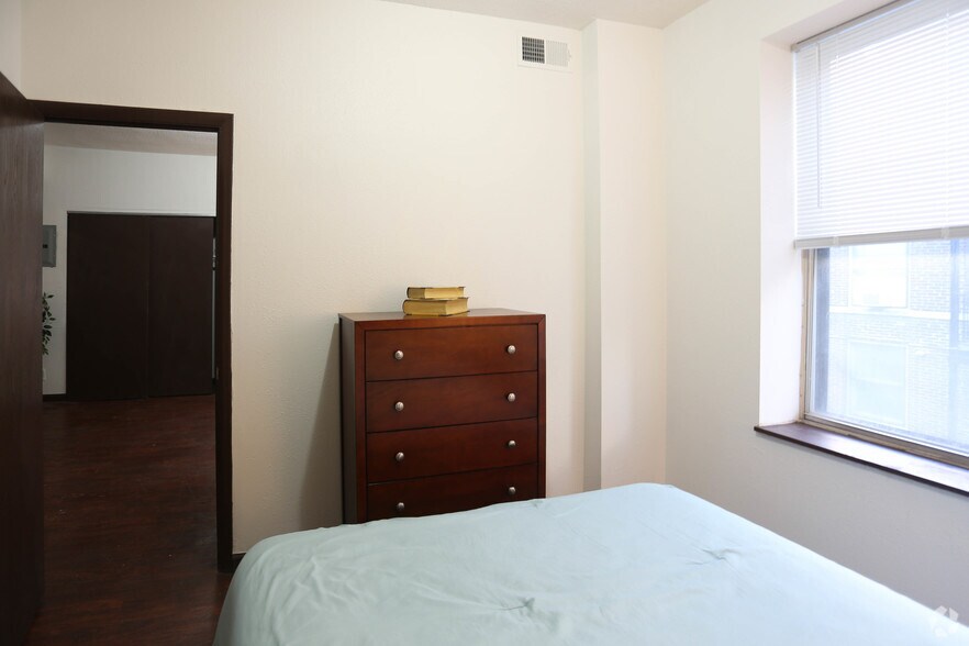 More Photos Of 5457 Delmar Blvd, Saint Louis Apartments For Lease