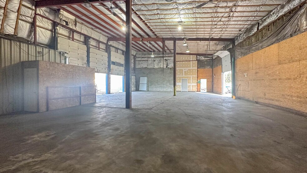 More Photos Of 1505 Hardy St, Kelowna Warehouse For Lease