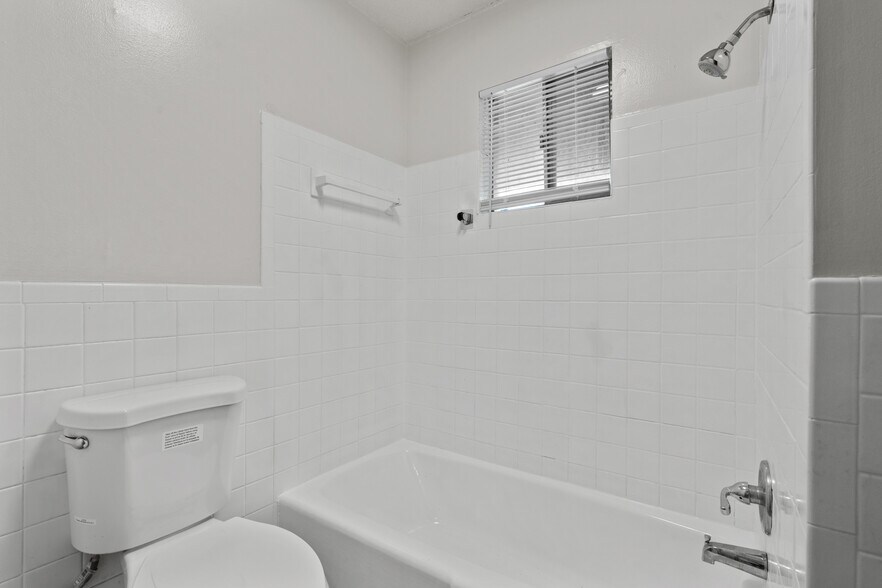 More Photos Of 341 E Loula St, Olathe Apartments For Sale