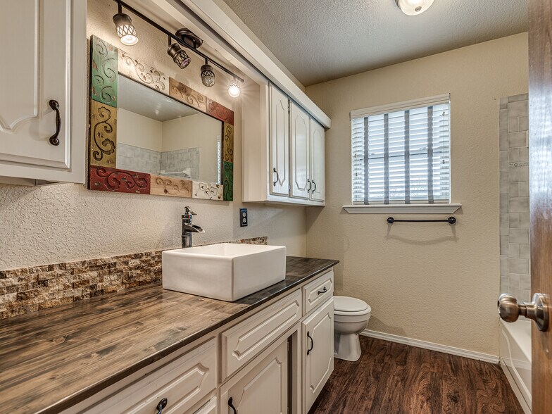 More Photos Of 980916 S Highway 18, Chandler Industrial For Sale