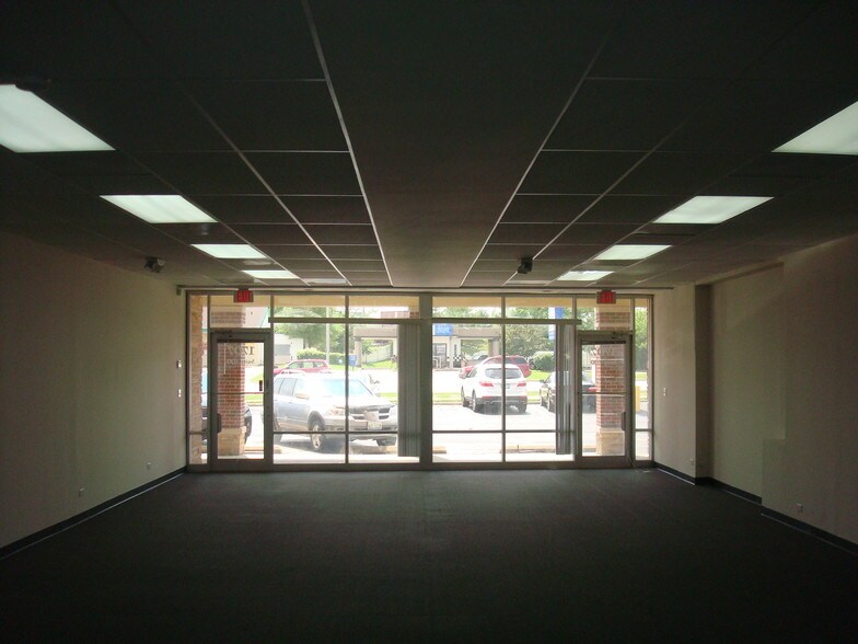 More Photos Of 1707-1717 N Rand Rd, Palatine Unknown For Lease