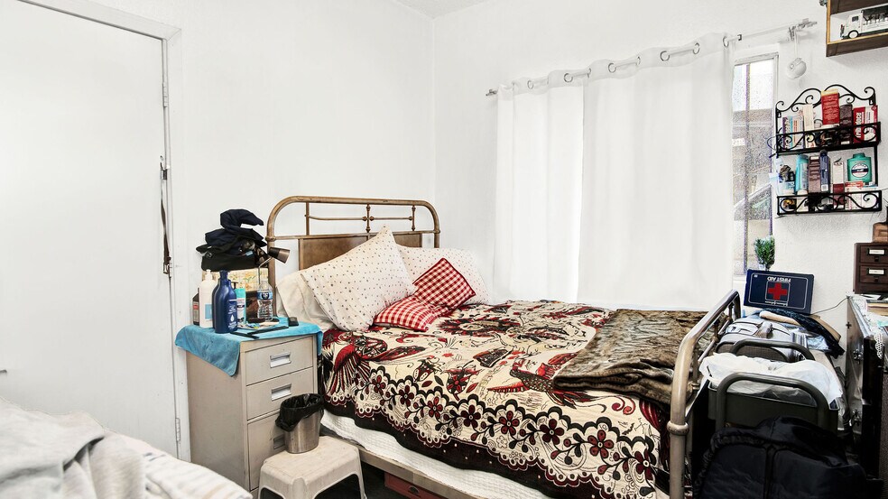 More Photos Of 644 N Serrano Ave, Los Angeles Multifamily For Sale