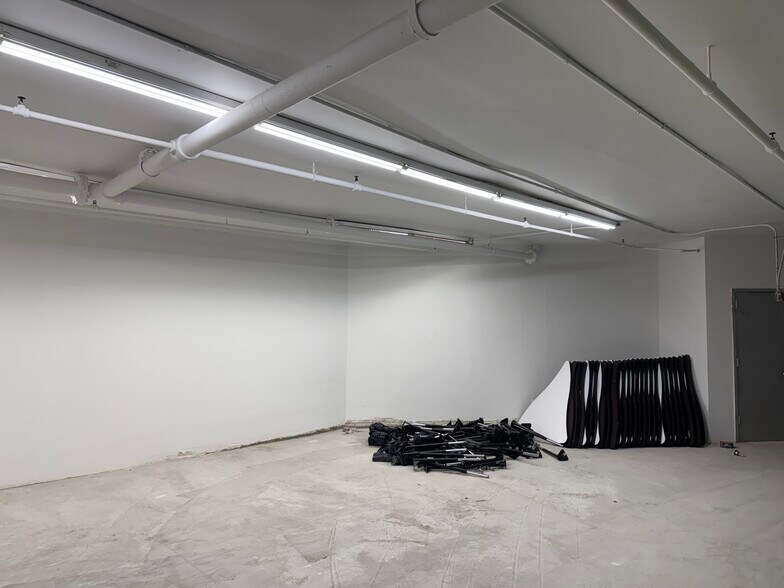 More Photos Of 1818-1838 Amsterdam Ave, New York Specialty For Sale