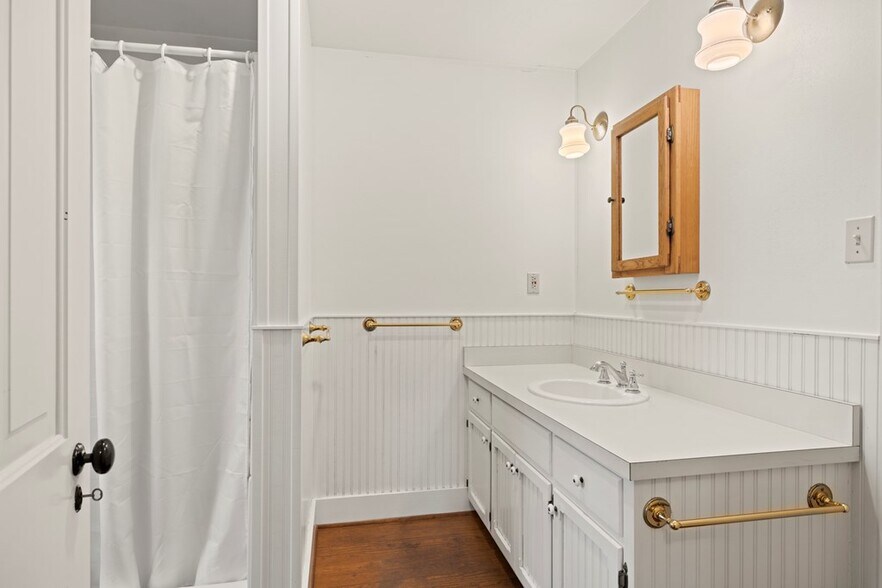 More Photos Of 421 W Main St, Fredericksburg Office Residential For Lease