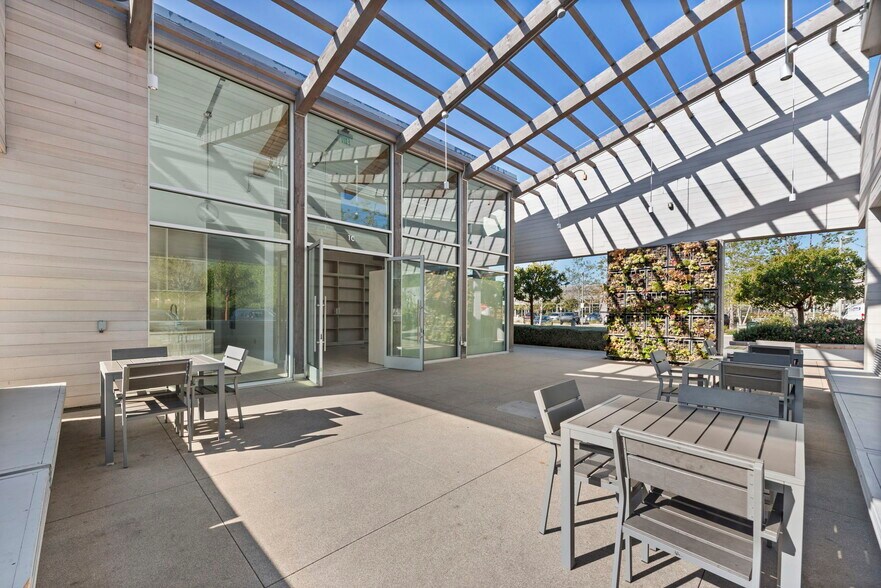 More Photos Of 23401 Civic Center Way, Malibu Restaurant For Lease