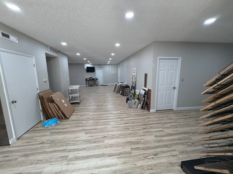 More Photos Of 3959 Fulton Grove Rd, Cincinnati Flex For Sale