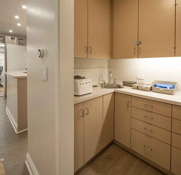 More Photos Of 10724 Riverside Dr, North Hollywood Medical For Lease