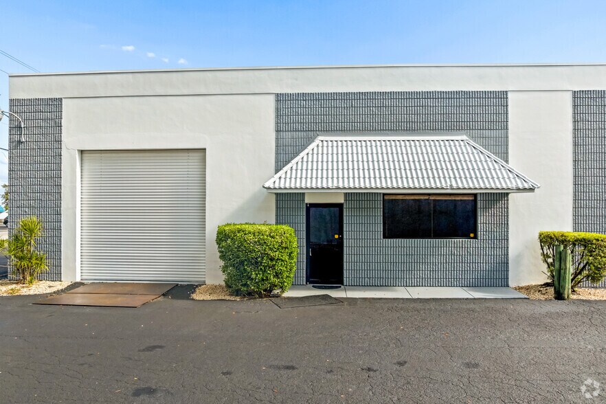 More Photos Of 4408 Corporate Sq, Naples Manufacturing For Sale