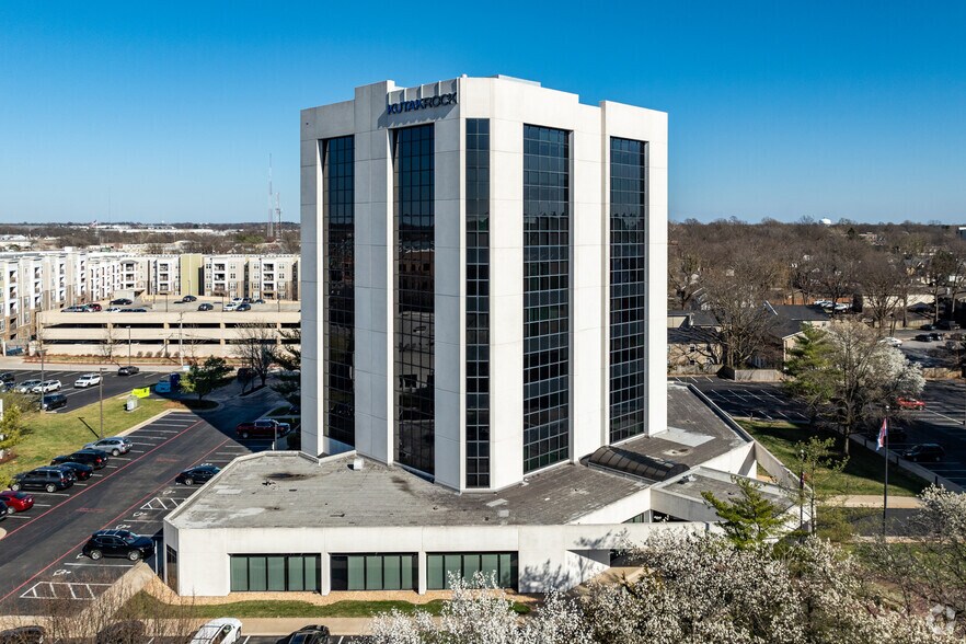 More Photos Of 300 John Q. Hammons Pky, Springfield Office For Lease