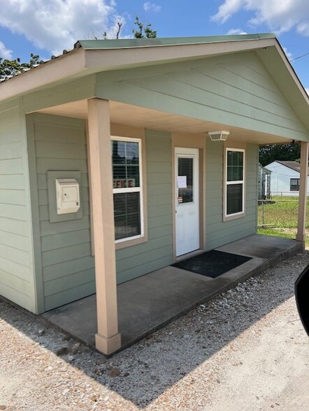 More Photos Of 839 Highway 159 W, Bellville Self Storage For Sale