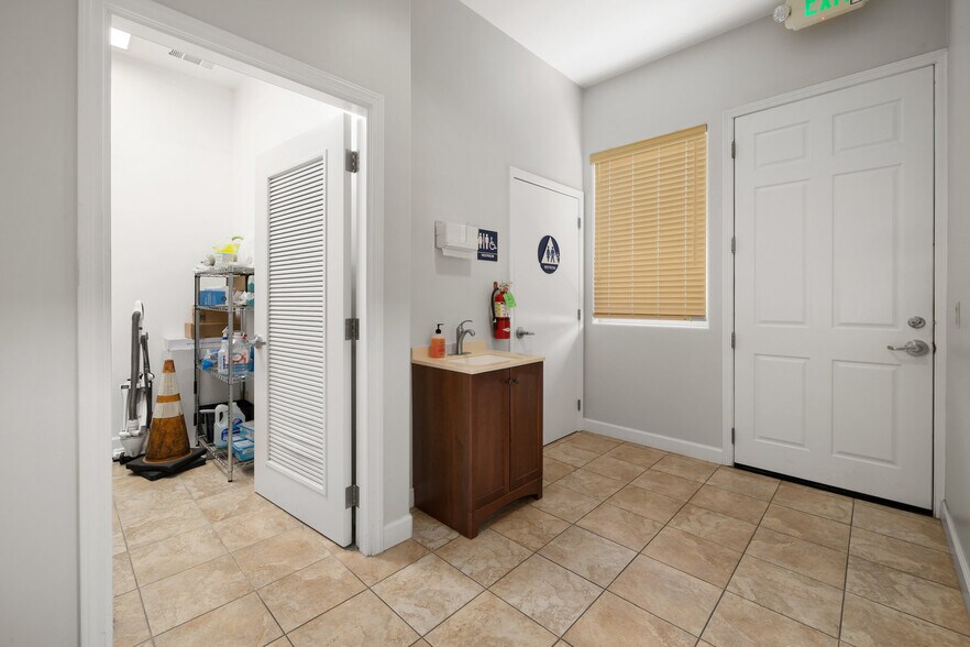 More Photos Of 71-75 N Main St, Templeton Office For Lease