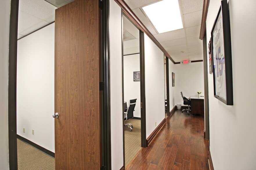 More Photos Of 11767 Katy Fwy, Houston Office For Lease