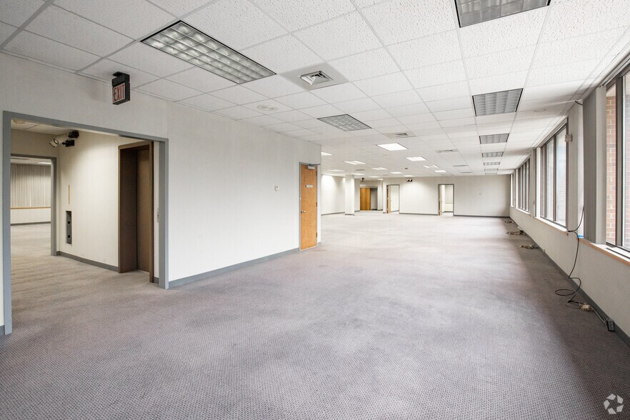 More Photos Of 1400 Youngs Ave, Southold Medical For Lease