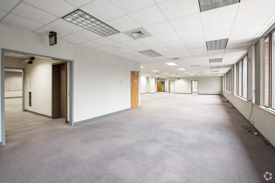 More Photos Of 1400 Youngs Ave, Southold Unknown For Lease