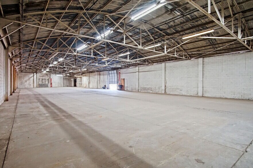 More Photos Of 3650 SW 29th St, Oklahoma City Warehouse For Sale