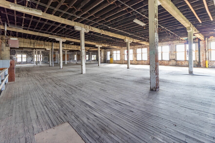 More Photos Of 1275 Budd St, Cincinnati Warehouse For Sale