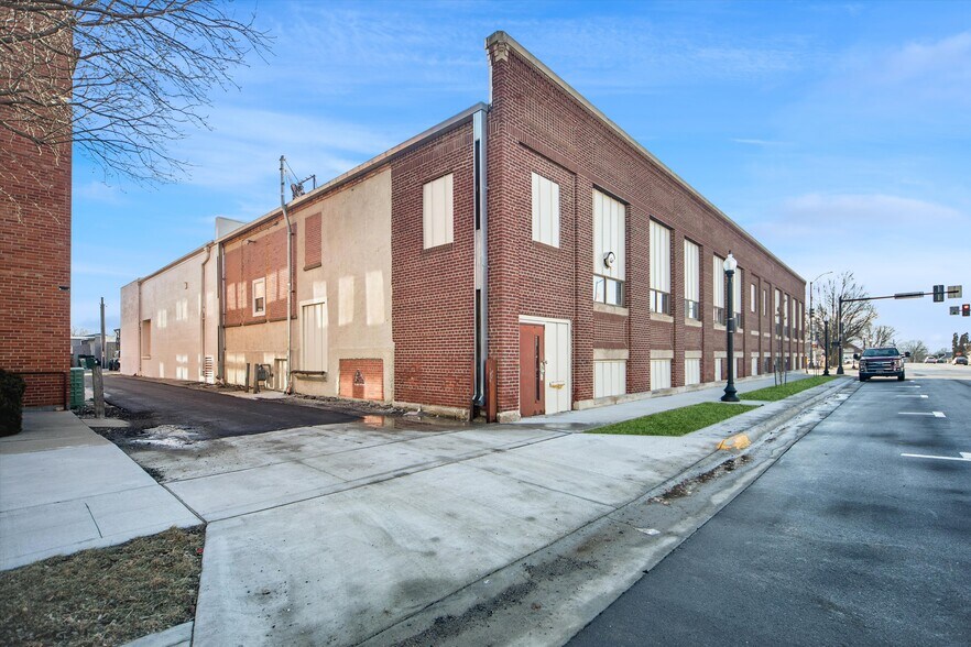 More Photos Of 200 1st Ave E, Newton Office For Sale