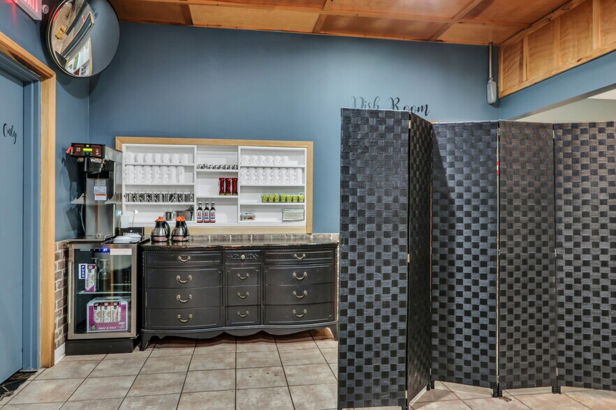 More Photos Of 2816 Route 120, Mchenry Restaurant For Sale