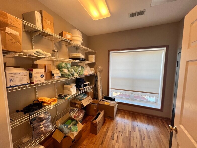 More Photos Of 4135 Old Town Rd, Huntingtown Office Residential For Lease