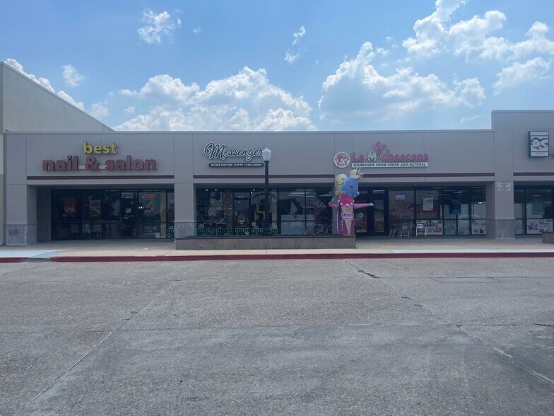 More Photos Of 15222-15245 George Oneal Rd, Baton Rouge Storefront For Sale