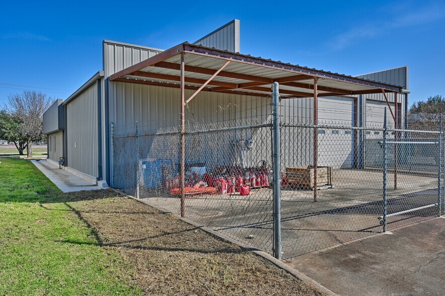 More Photos Of 1140 Finfeather Rd, Bryan Flex For Lease