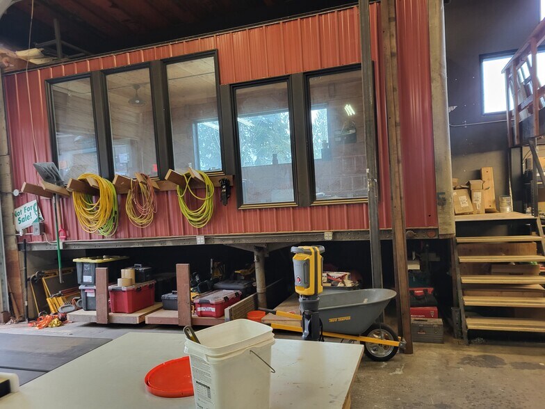 More Photos Of 2533 Westlake Ave N, Seattle Warehouse For Lease