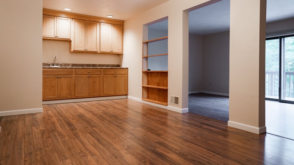 More Photos Of 113-114 Noble Vista Dr, Greensburg Apartments For Sale
