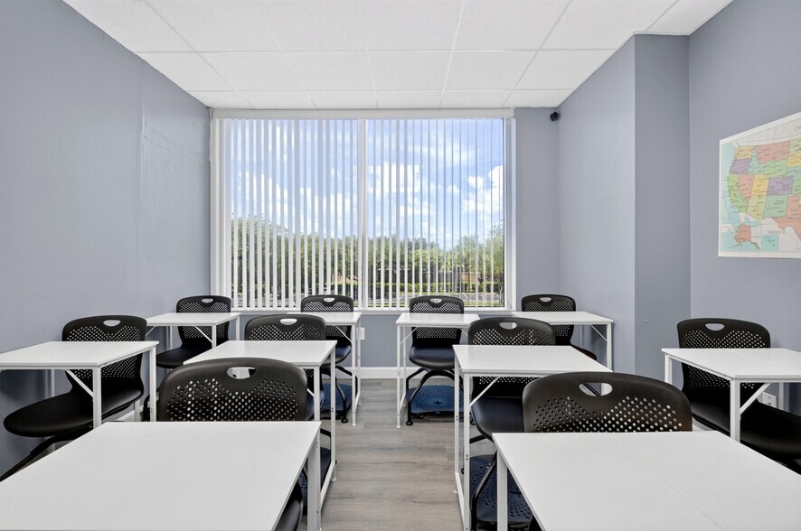 More Photos Of 6200 Metrowest Blvd, Orlando Office For Sale