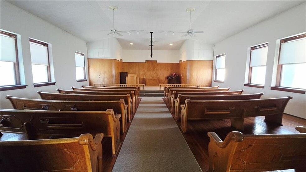 More Photos Of 2802 S 19th St, Saint Joseph Specialty For Sale