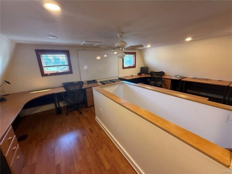 More Photos Of 5998 State Route 31, Cicero Freestanding For Sale