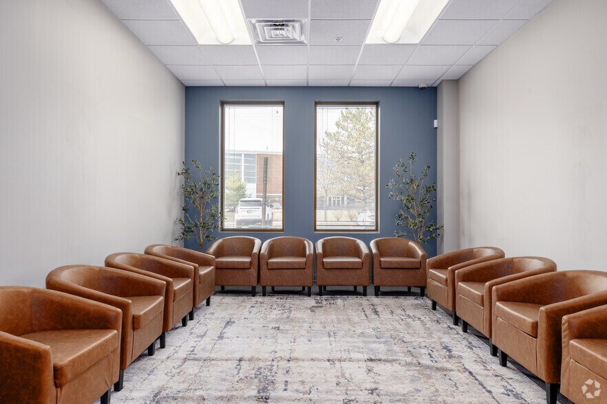 More Photos Of 365 Surryse Rd, Lake Zurich Office For Sale