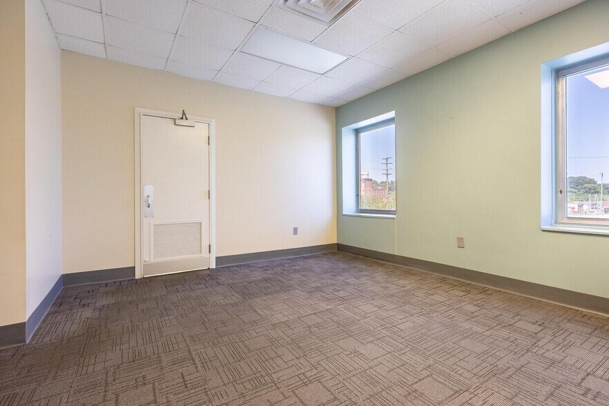 More Photos Of 240 Edwards St, Cleveland Office For Sale