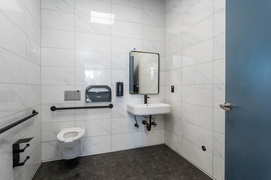 More Photos Of 10490 S De Anza Blvd, Cupertino Convenience Store For Sale