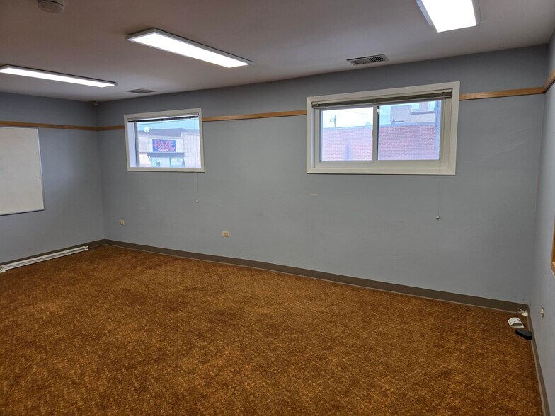 More Photos Of 6420 N California Ave, Chicago Medical For Lease